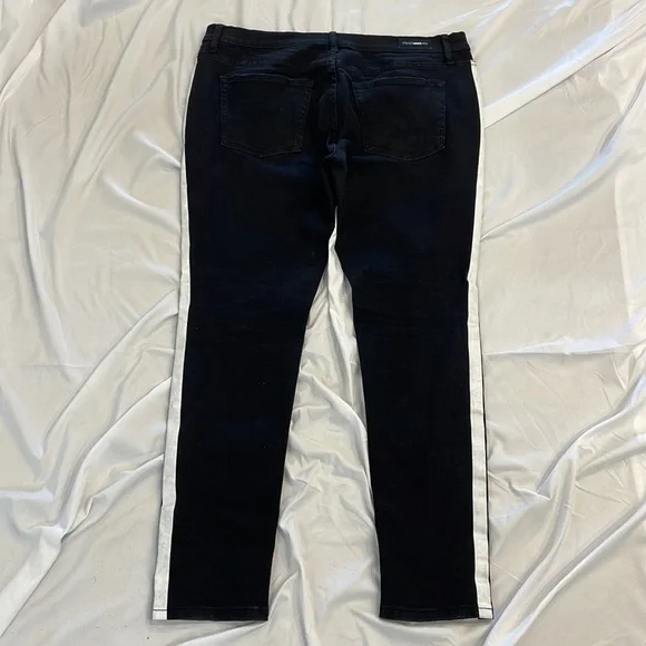 ❌SOLD❌Fashion Nova Carter Side Striped Skinny Jean - Picture 6 of 9